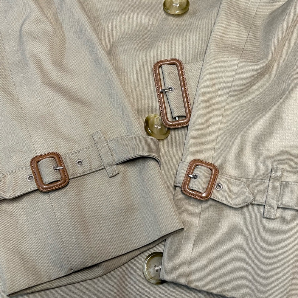 Burberry trench coat. - Picture 10 of 16